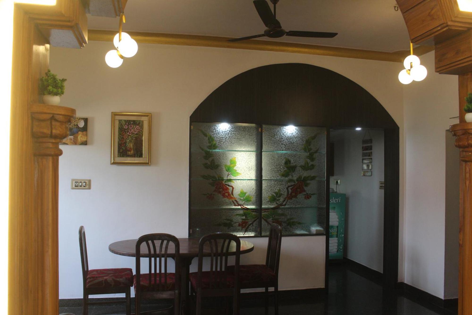 Tropical Villa Homestay Mangalore Esterno foto